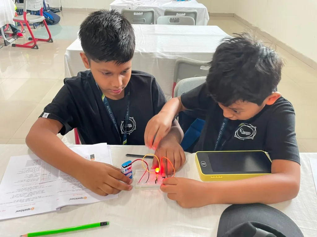 Sparkbee School Workbook & Circuit Tinkering